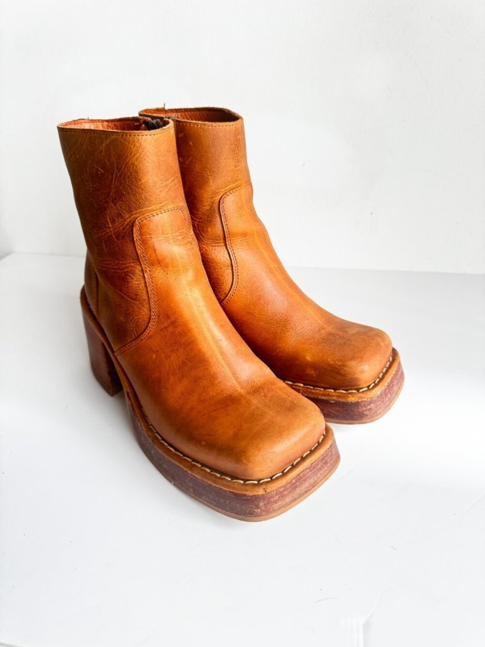 Vintage Y2K Browns Shoes B2 Caramel Brown Square Toe Super Chunky Boots 40